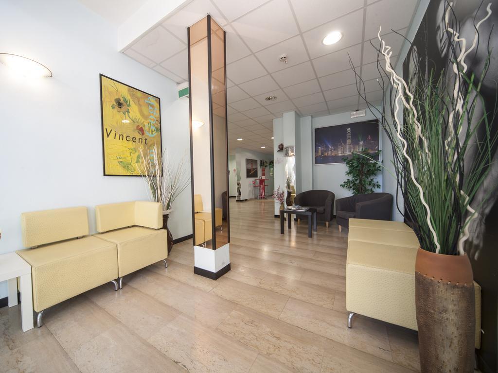 ריצ'יונה Hotel Colombo מראה חיצוני תמונה